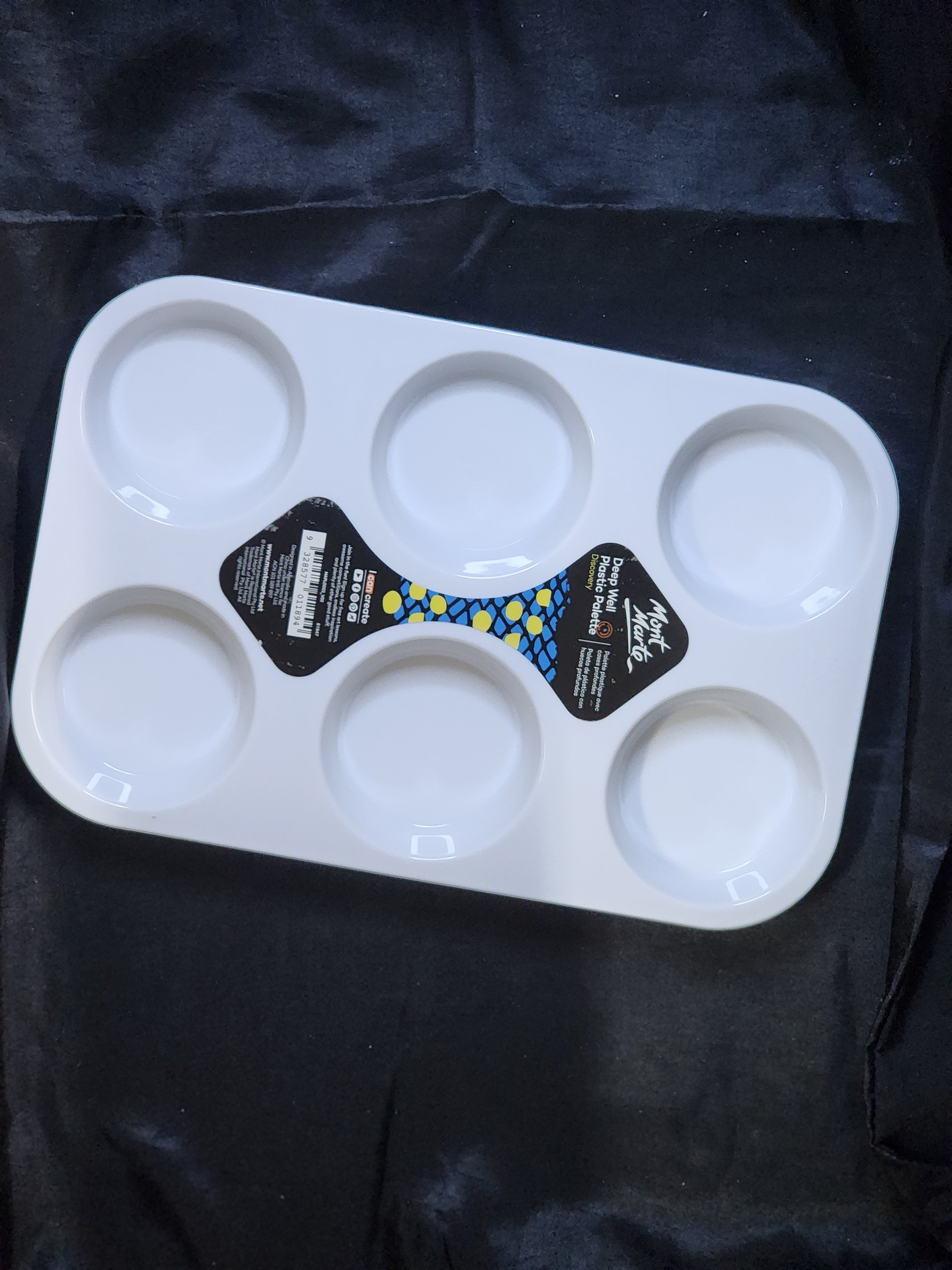 Mont Marte Deep Well Plastic Palette 6 Hole